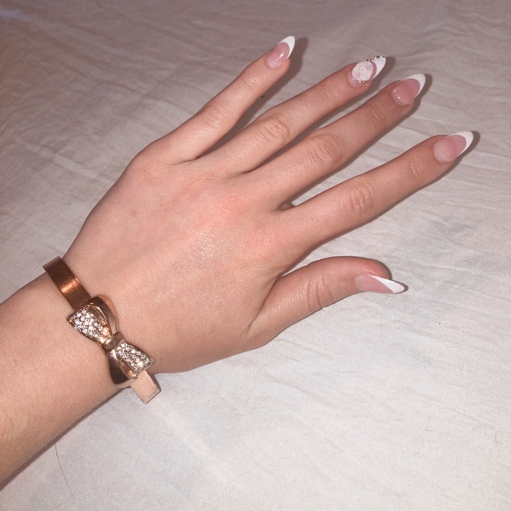 Rosegold Rhinestone Bow Bracelet - Picture 2 of 8